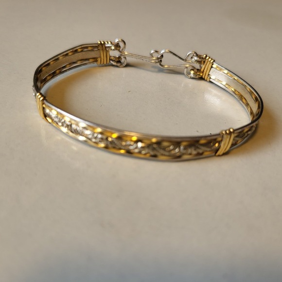 Two Tone Wire Bangle Bracelet Gold Filled and Silver Filled Artisan Made - Picture 9 of 9